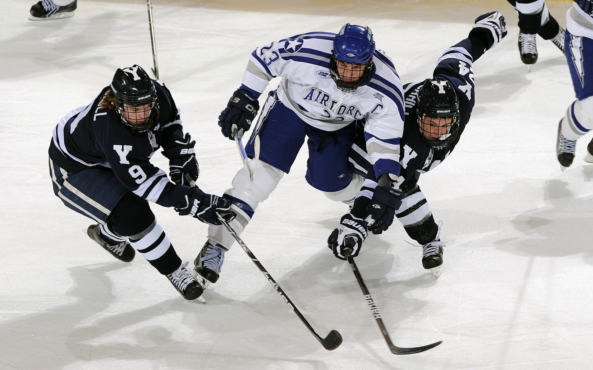 赛道与绿茵的交响，奥斯梅恩在F1揭幕战之夜的闪耀