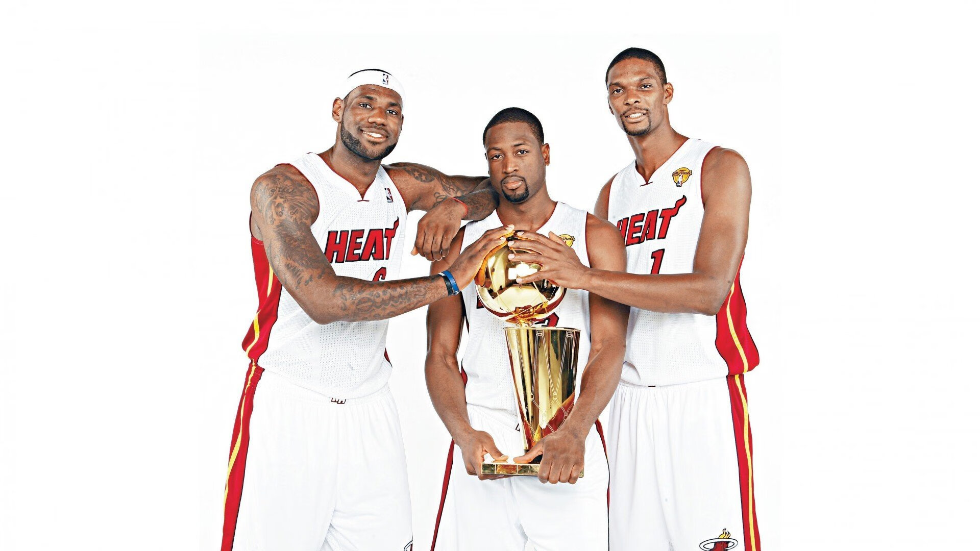 狼嚎撕裂达拉斯夜空，森林狼硬仗取胜，季后赛焦点战背后的血性与谋略